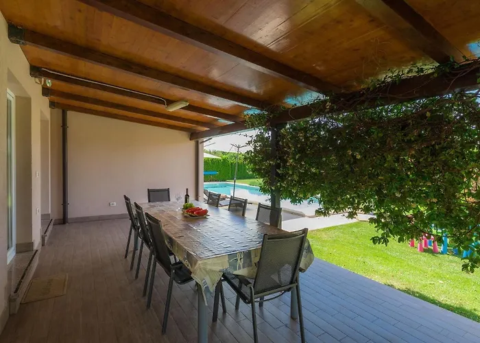 Vikendica Vela By Interhome