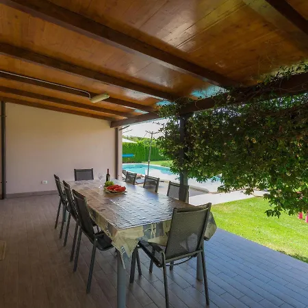 Nyaraló Vela By Interhome