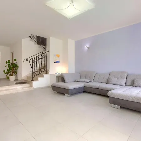 Nyaraló Vela By Interhome *