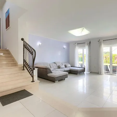 Nyaraló Vela By Interhome Šišan
