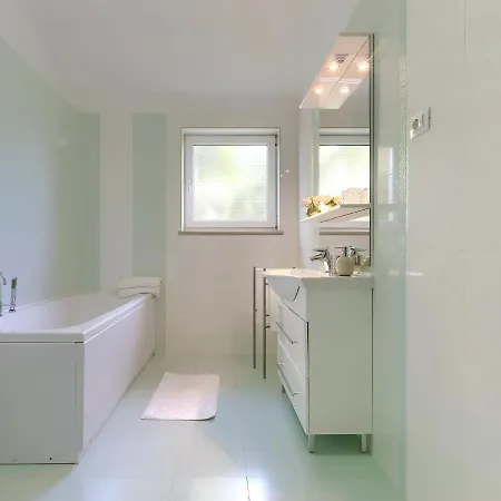 Nyaraló Vela By Interhome